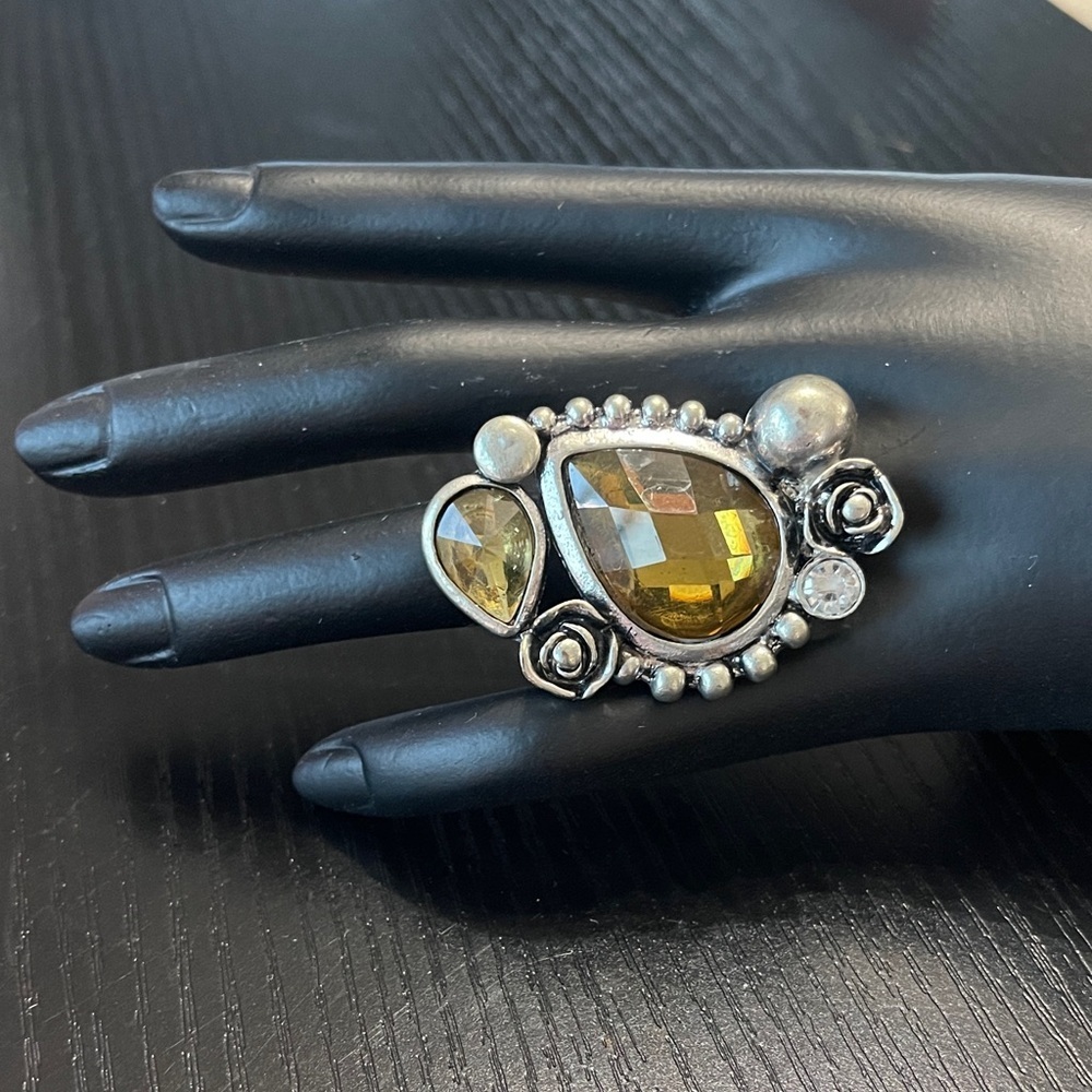 Elegant Silver and Gold Statement Stretch Ring. 0446